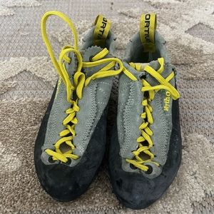 La Sportiva Mythos size 38 1/2 or 7.5. Like-new condition, worn once at the gym!